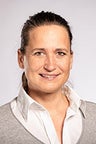 Portrait-Aufnahme von Simone Klein, der Leiterin des B. Braun Heimdialyse Services. 